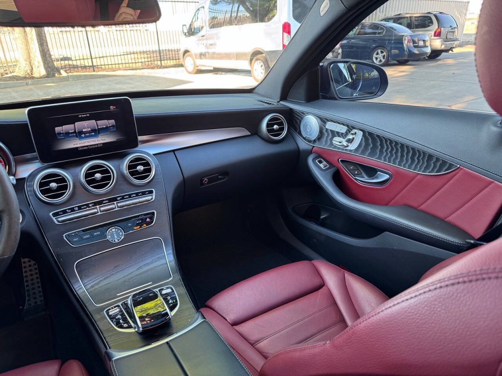 2016 Mercedes-Benz C-Class Image 16