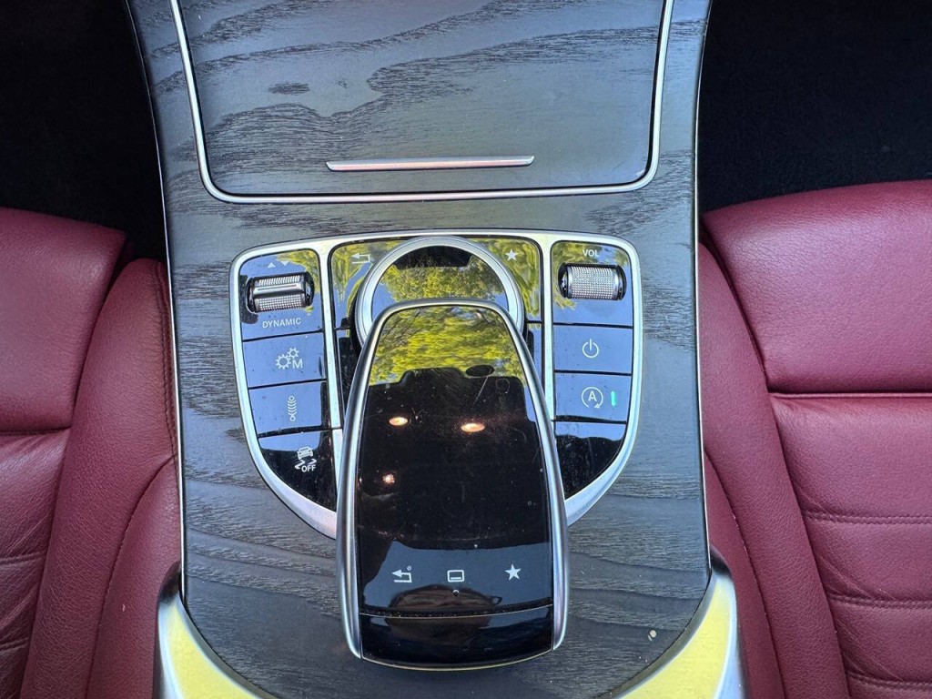 2016 Mercedes-Benz C-Class Image 20
