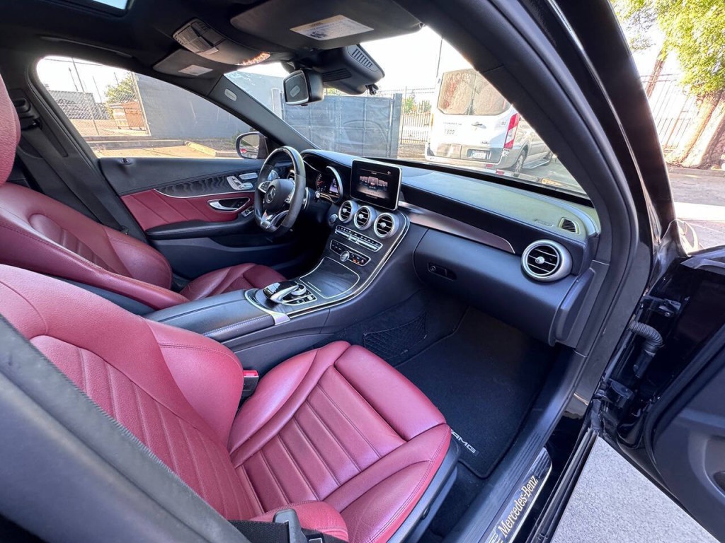 2016 Mercedes-Benz C-Class Image 30