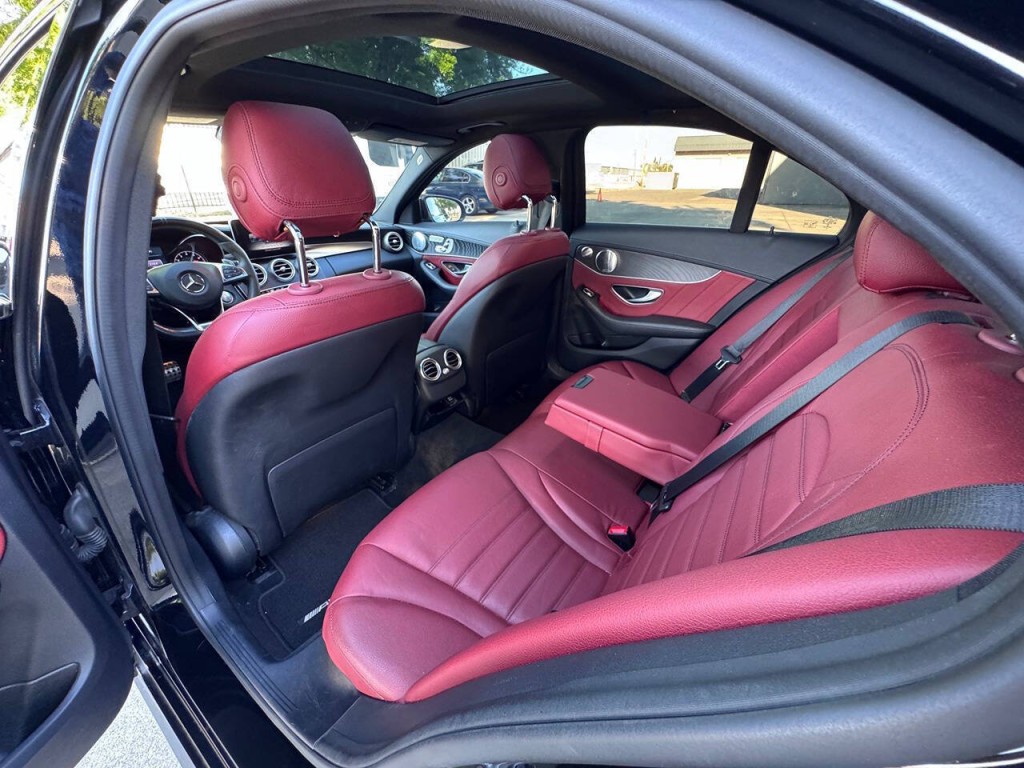 2016 Mercedes-Benz C-Class Image 31