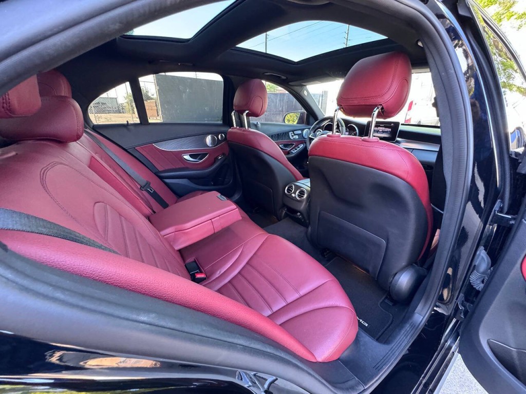 2016 Mercedes-Benz C-Class Image 32