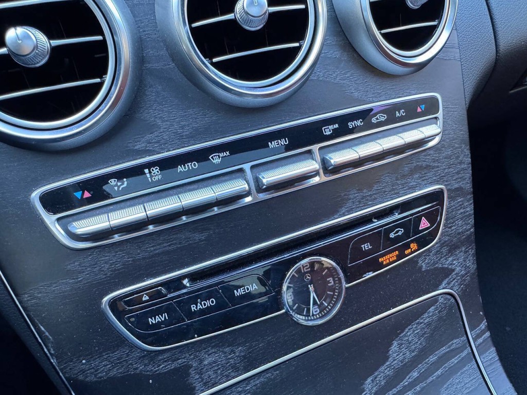 2016 Mercedes-Benz C-Class Image 39