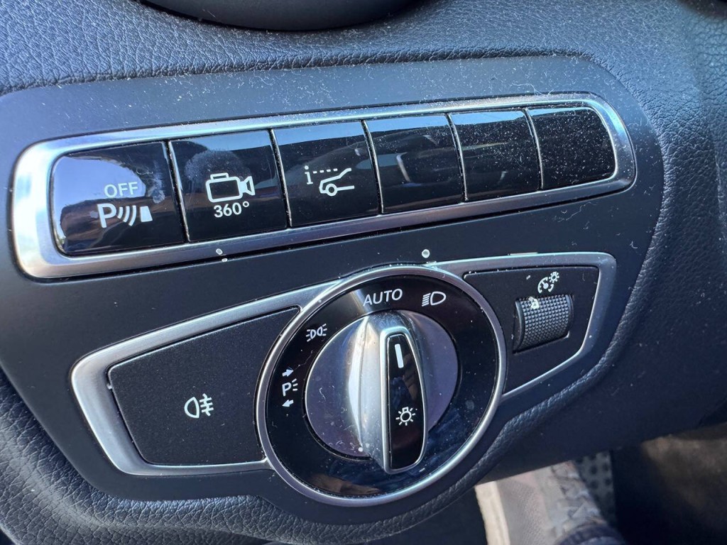 2016 Mercedes-Benz C-Class Image 40