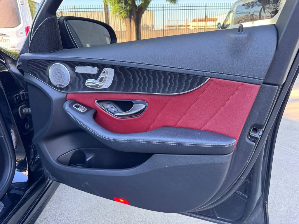 2016 Mercedes-Benz C-Class Image 46