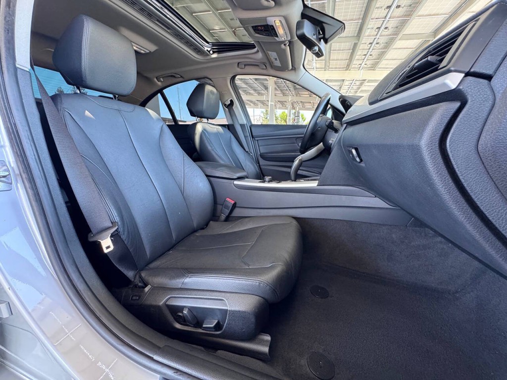 2014 BMW 3 Series Image 12