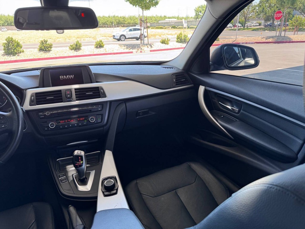 2014 BMW 3 Series Image 15