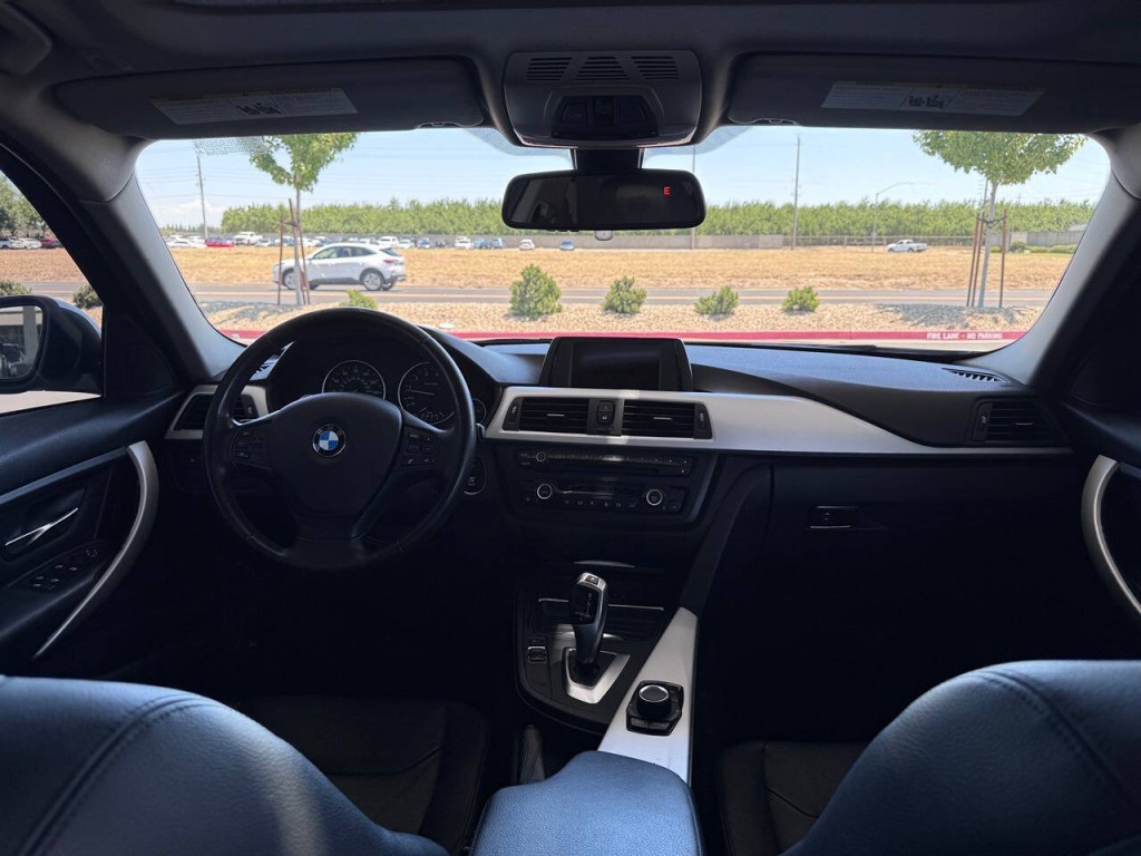 2014 BMW 3 Series Image 16