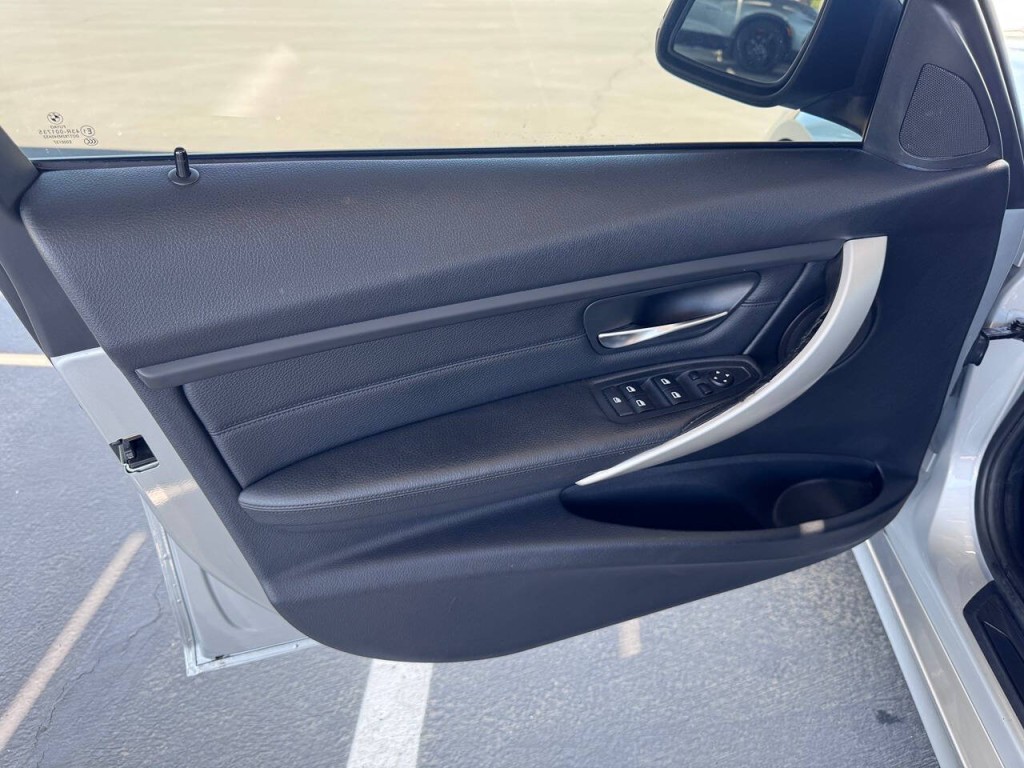2014 BMW 3 Series Image 20