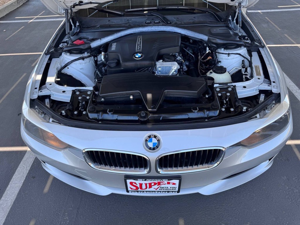 2014 BMW 3 Series Image 23