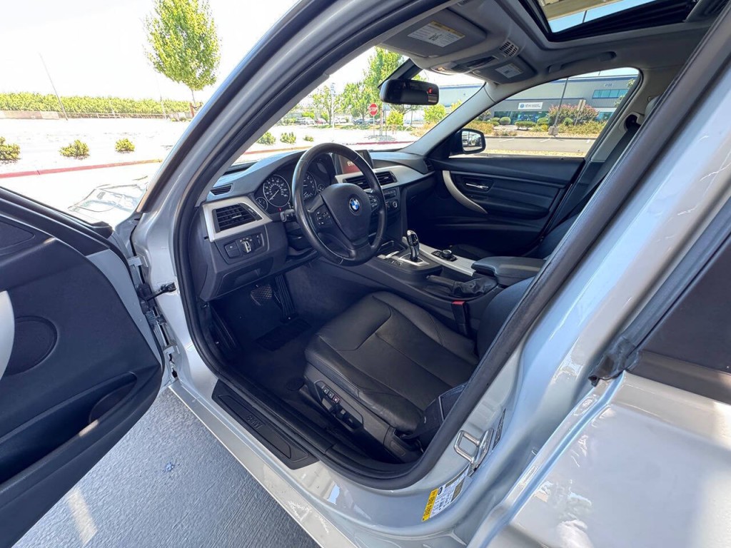 2014 BMW 3 Series Image 29