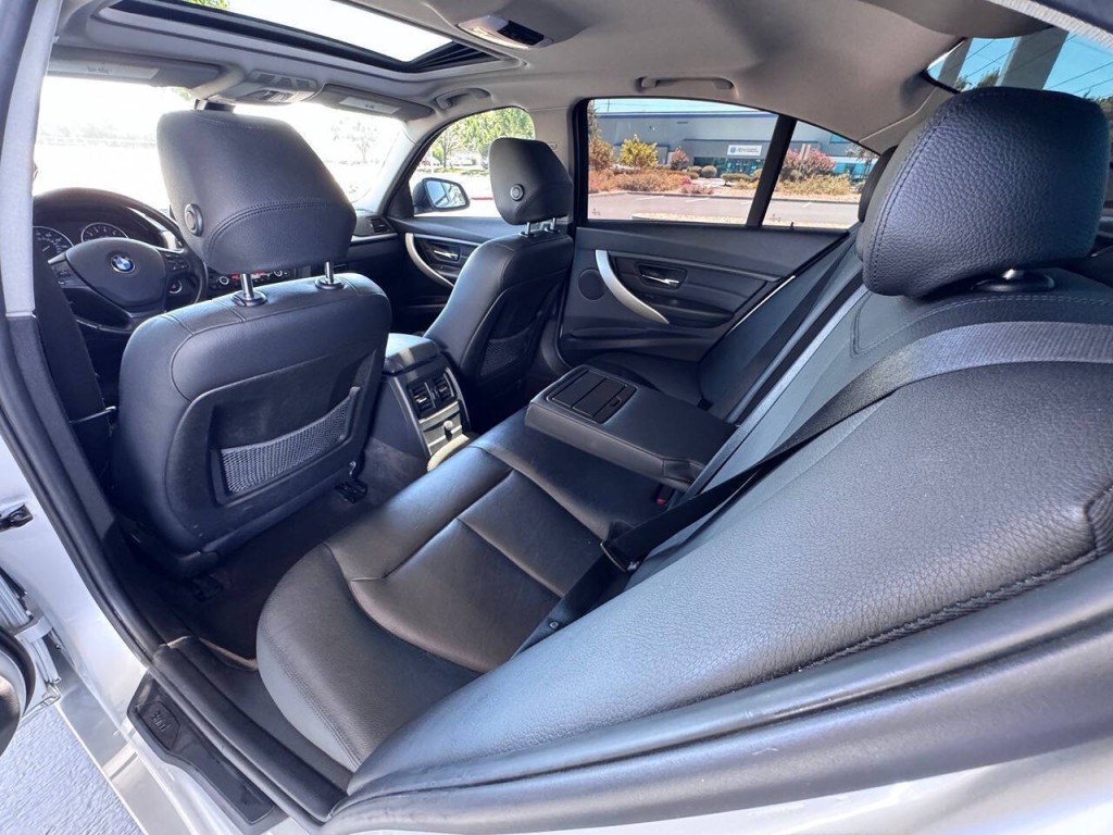 2014 BMW 3 Series Image 31