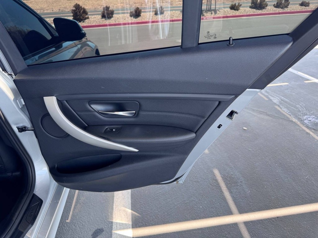 2014 BMW 3 Series Image 38