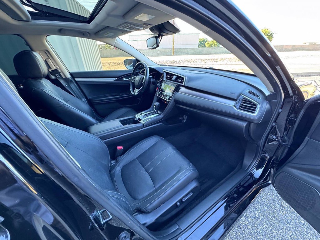 2018 Honda Civic Image 25