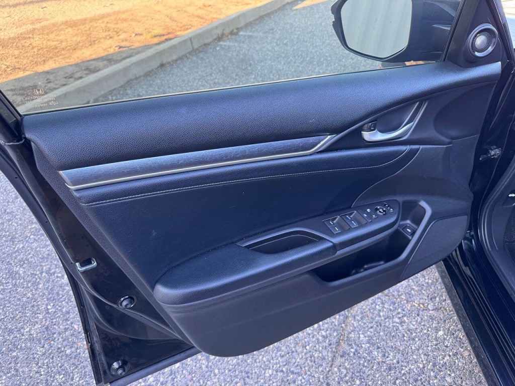 2018 Honda Civic Image 34