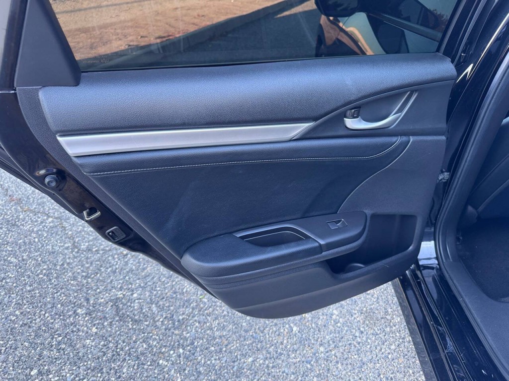 2018 Honda Civic Image 36