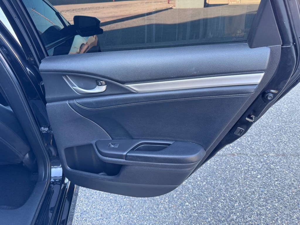 2018 Honda Civic Image 37