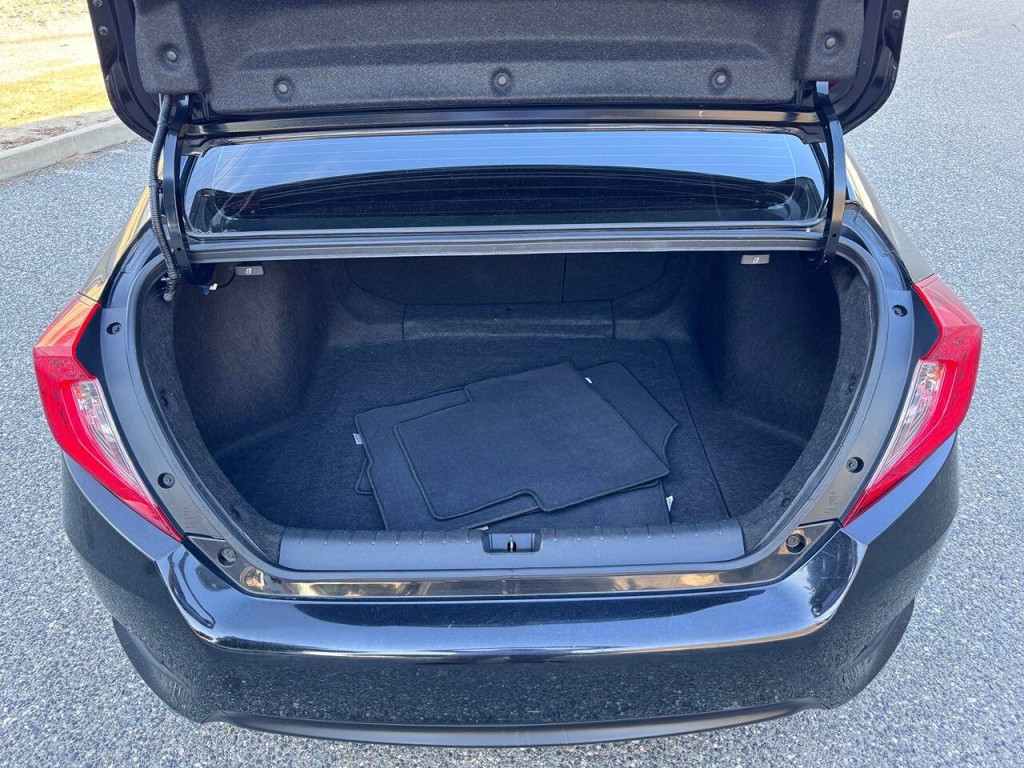 2018 Honda Civic Image 38