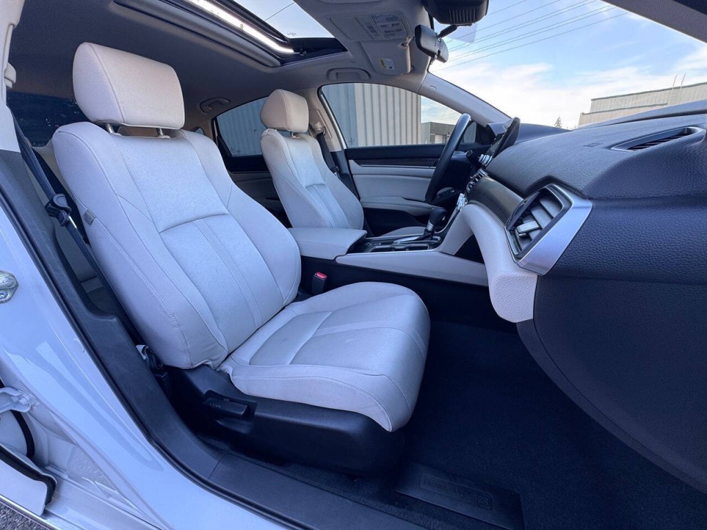 2018 Honda Accord Image 12