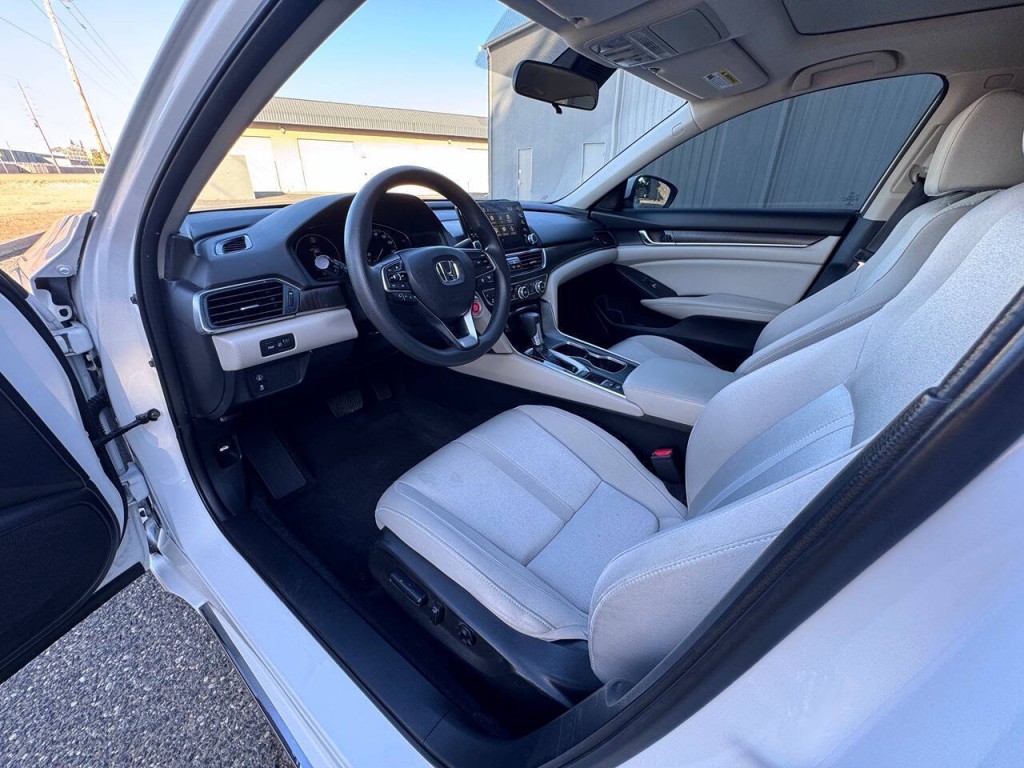 2018 Honda Accord Image 30