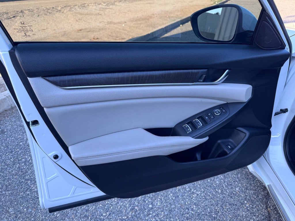 2018 Honda Accord Image 36
