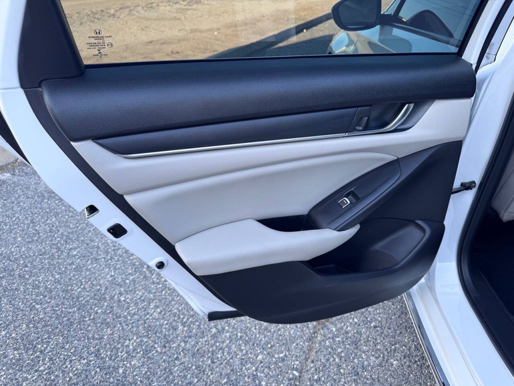 2018 Honda Accord Image 38