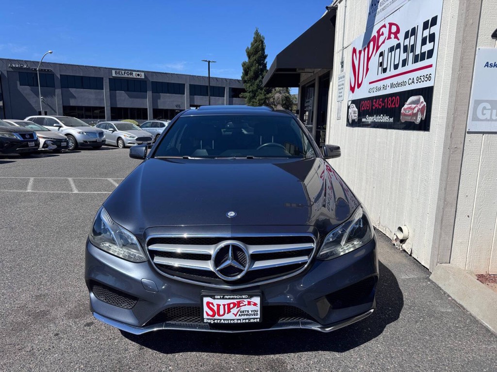 2016 Mercedes-Benz E-Class Image 3