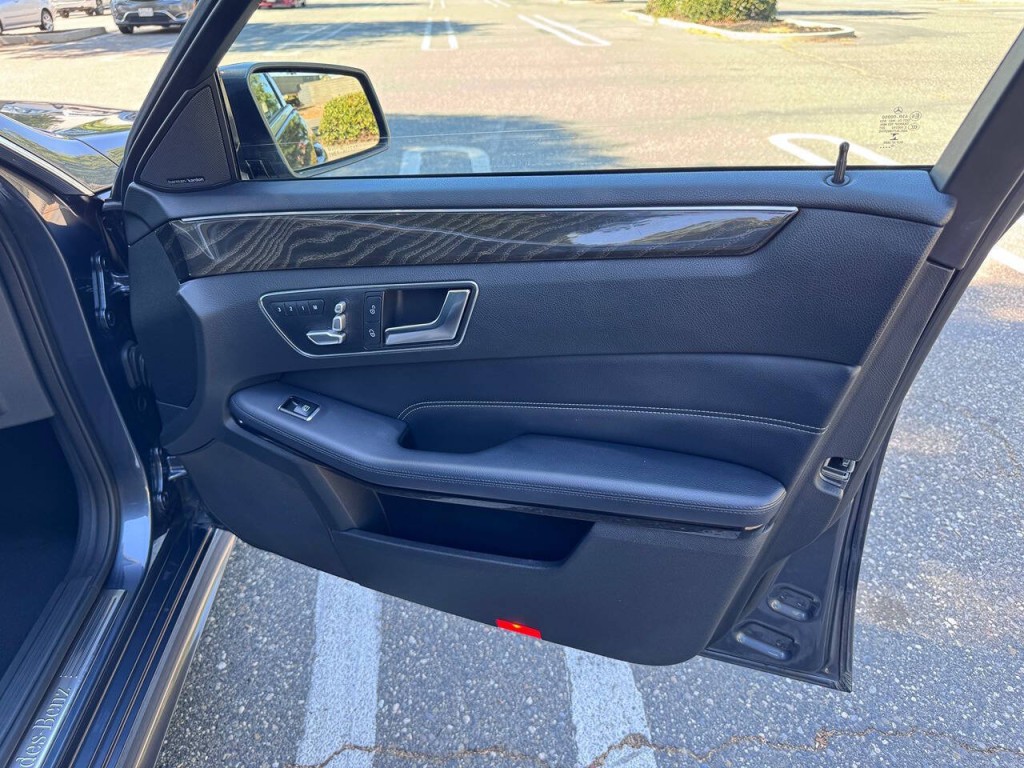 2016 Mercedes-Benz E-Class Image 32