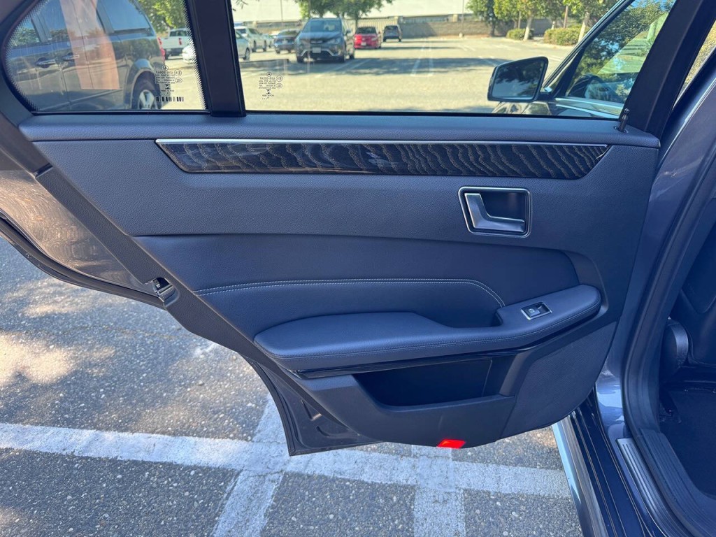 2016 Mercedes-Benz E-Class Image 33