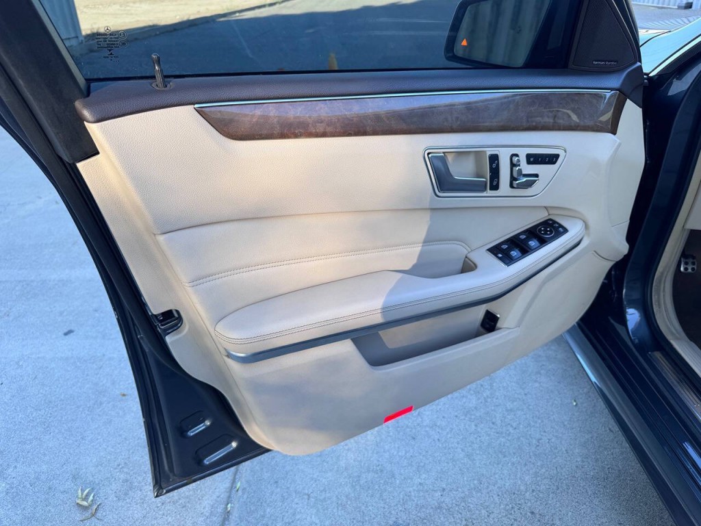 2016 Mercedes-Benz E-Class Image 23