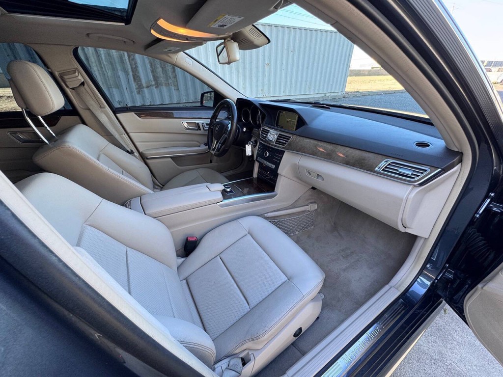 2016 Mercedes-Benz E-Class Image 30