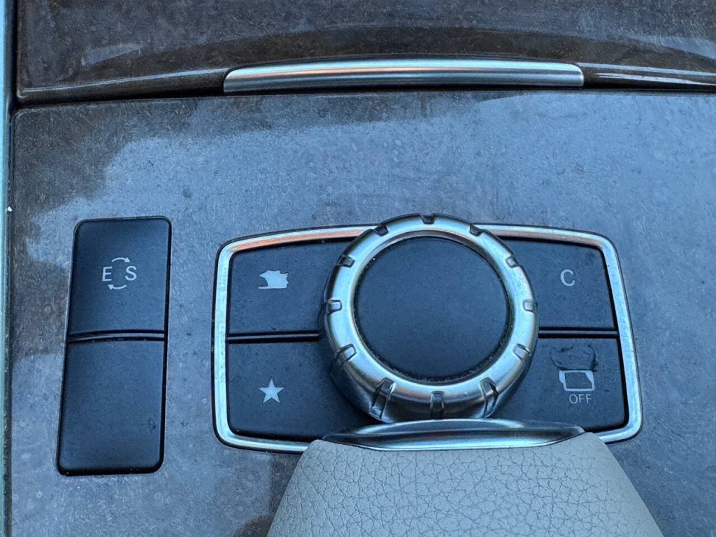 2016 Mercedes-Benz E-Class Image 38