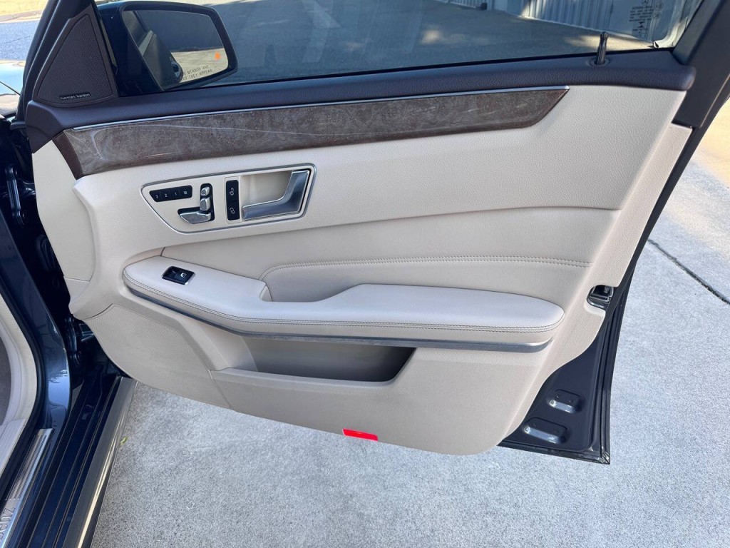 2016 Mercedes-Benz E-Class Image 43