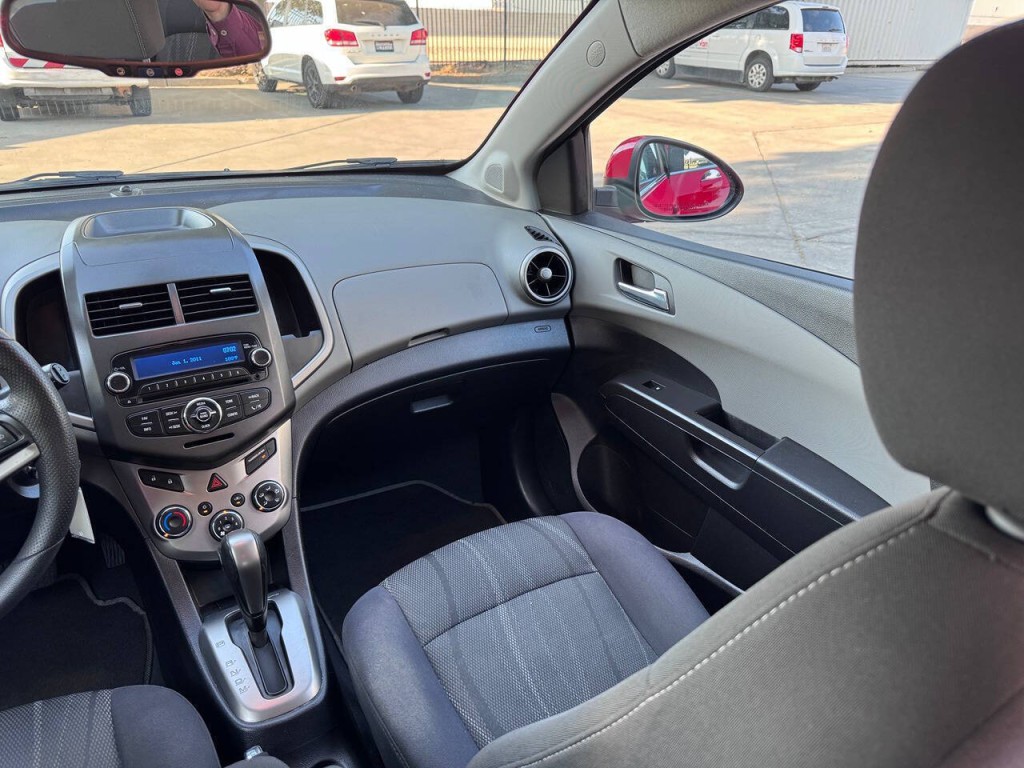2014 Chevrolet Sonic Image 16