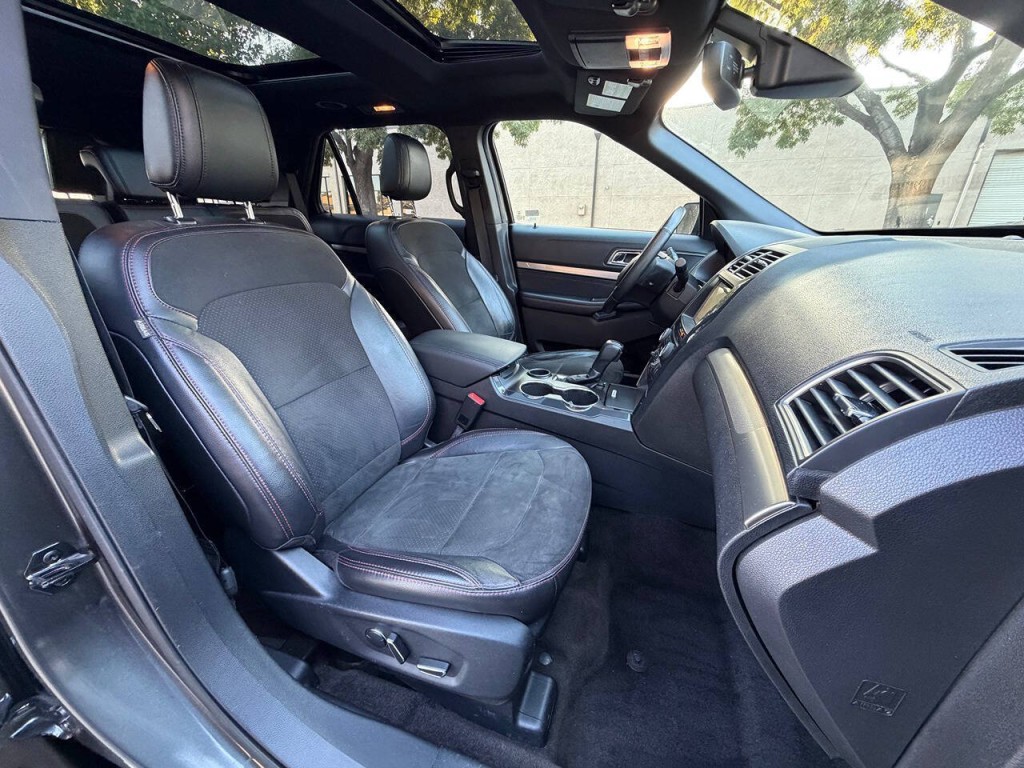 2018 Ford Explorer Image 12