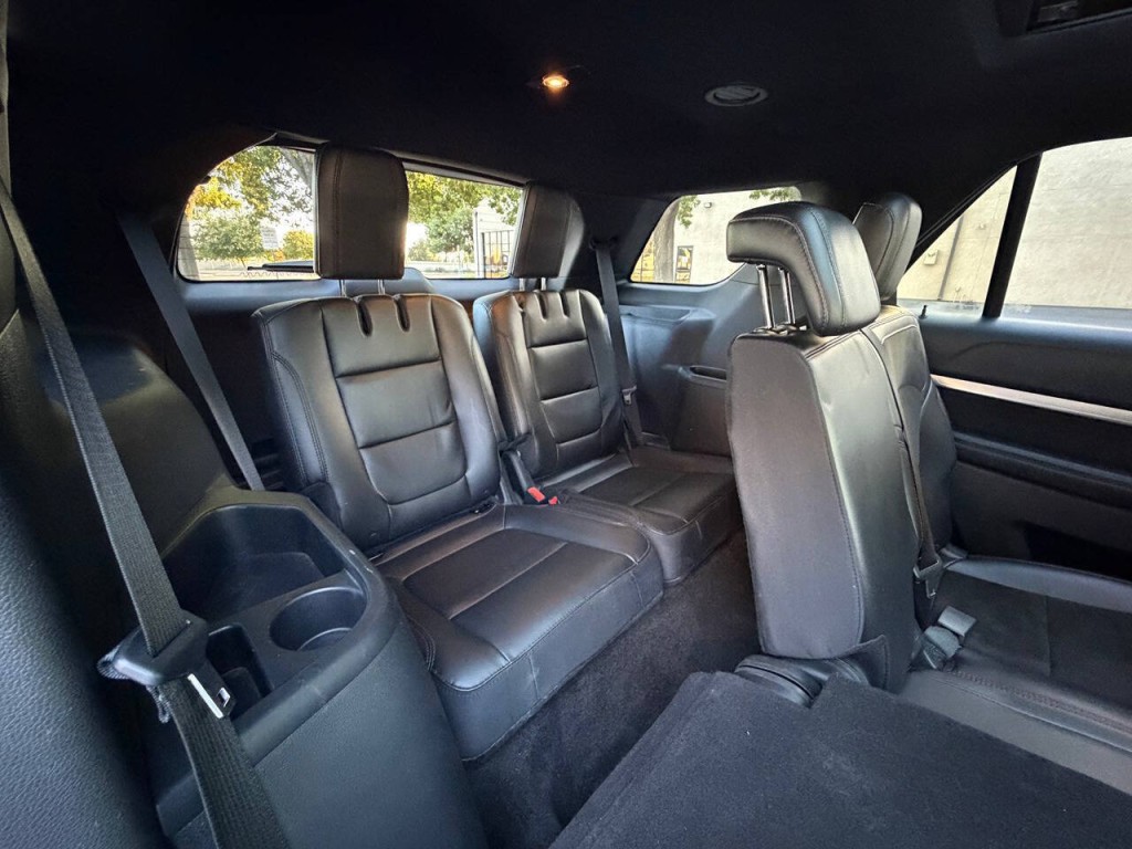 2018 Ford Explorer Image 16