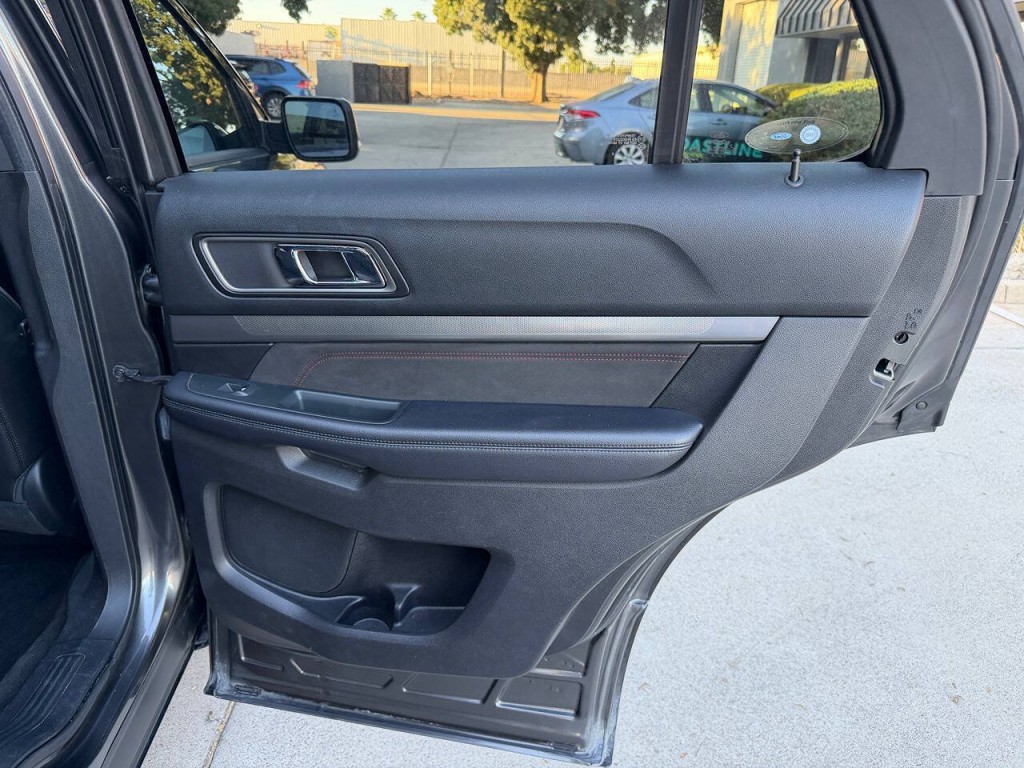 2018 Ford Explorer Image 44