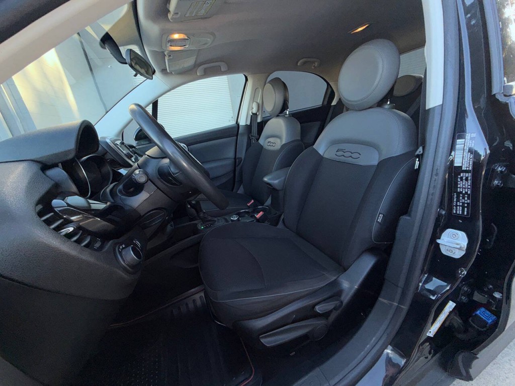 2016 FIAT 500 Image 11