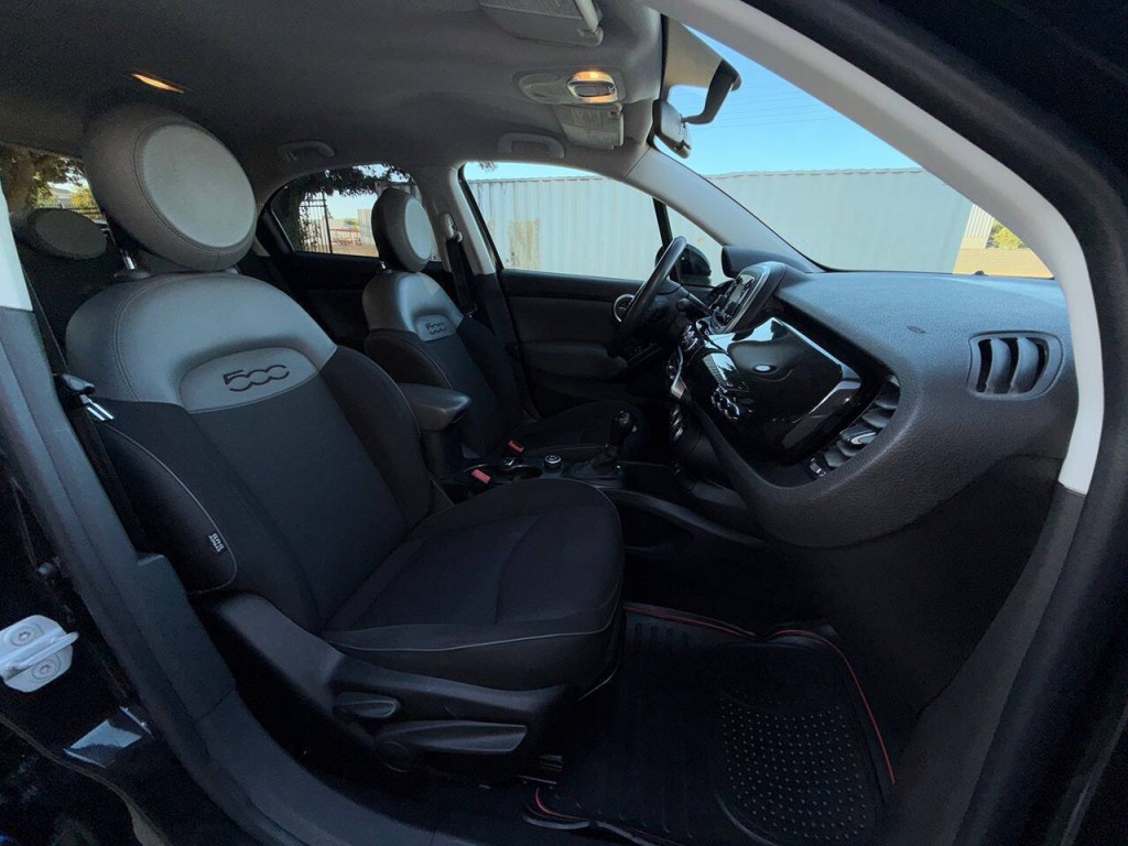 2016 FIAT 500 Image 12