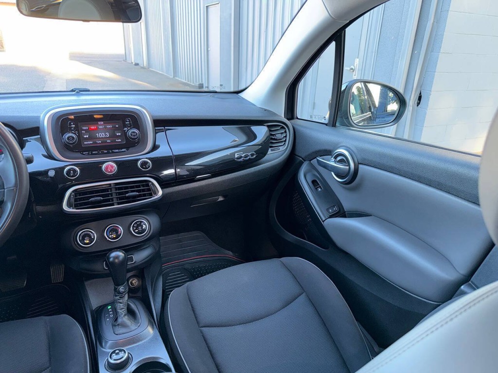 2016 FIAT 500 Image 16