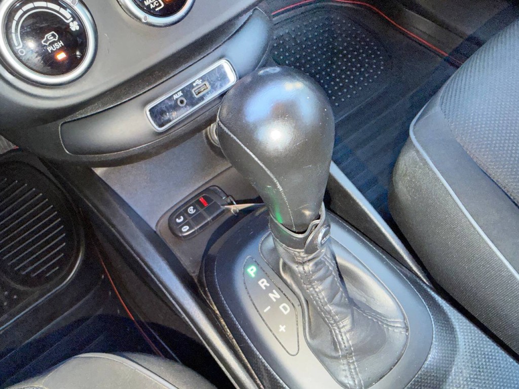 2016 FIAT 500 Image 19
