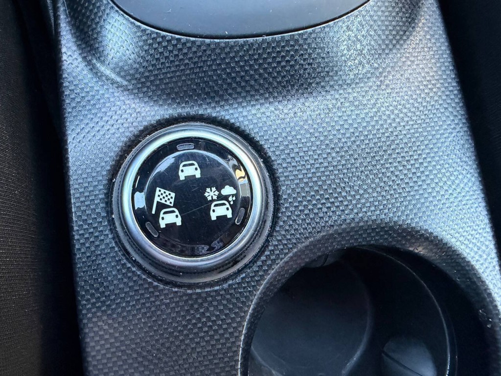 2016 FIAT 500 Image 37