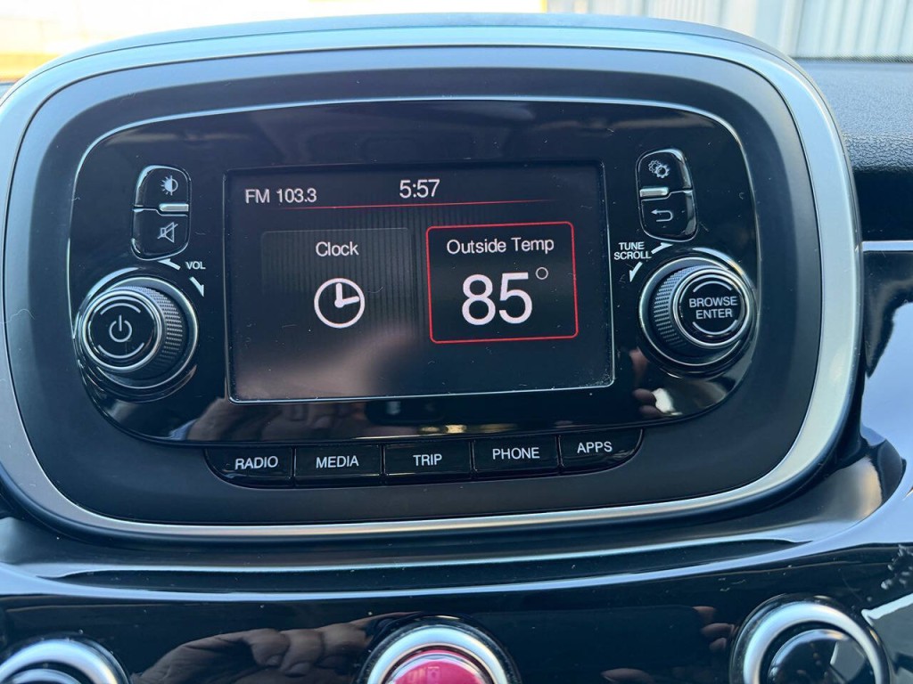 2016 FIAT 500 Image 39
