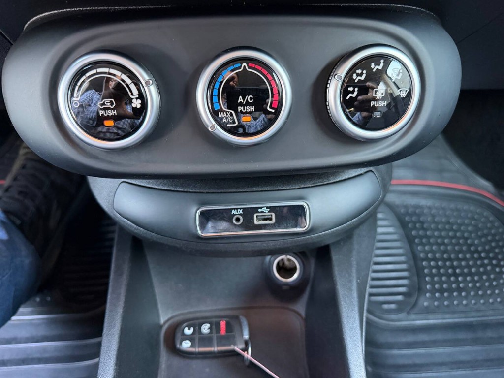 2016 FIAT 500 Image 40