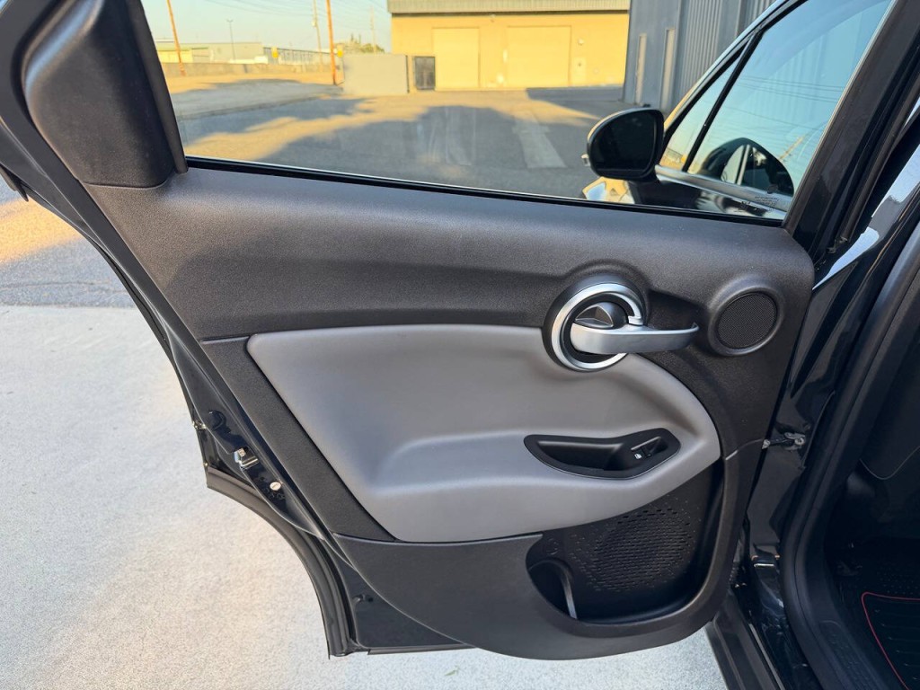 2016 FIAT 500 Image 42