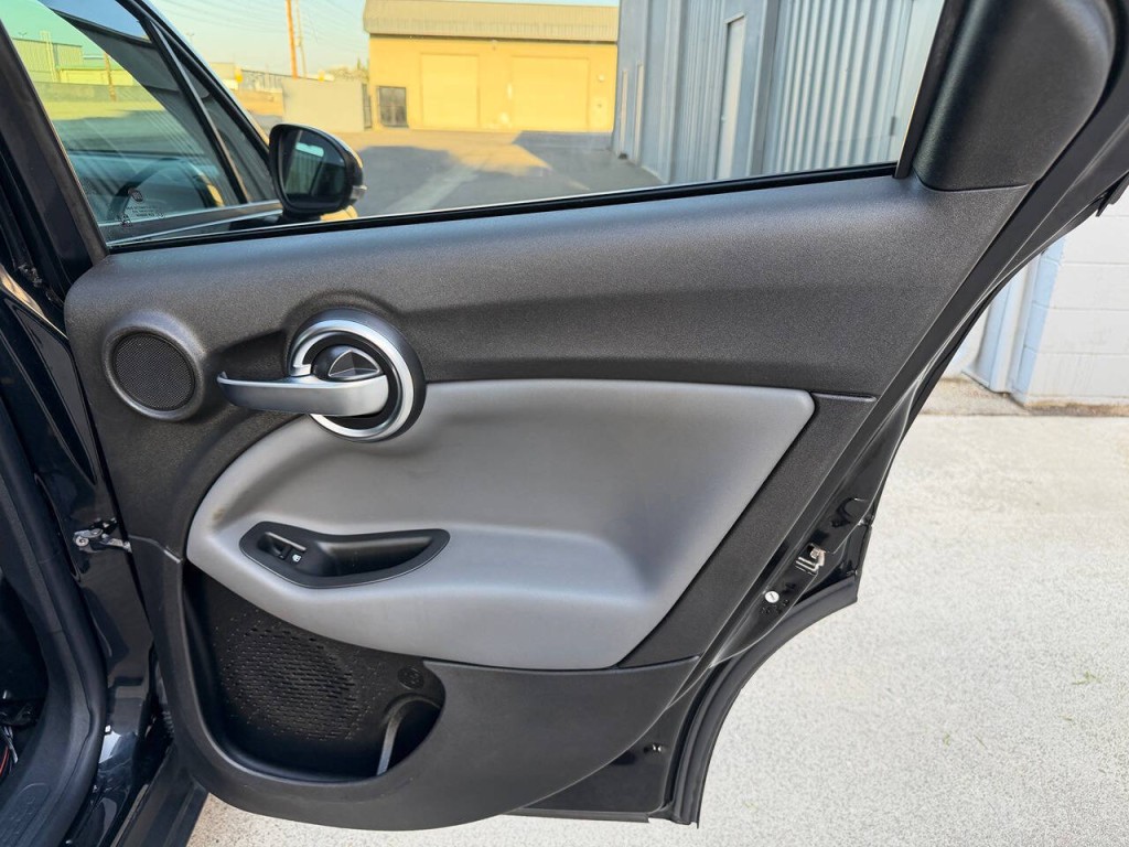 2016 FIAT 500 Image 43