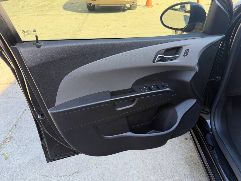 2016 Chevrolet Sonic Image 22