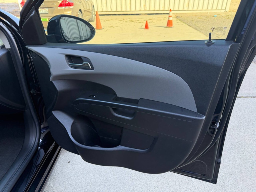 2016 Chevrolet Sonic Image 40