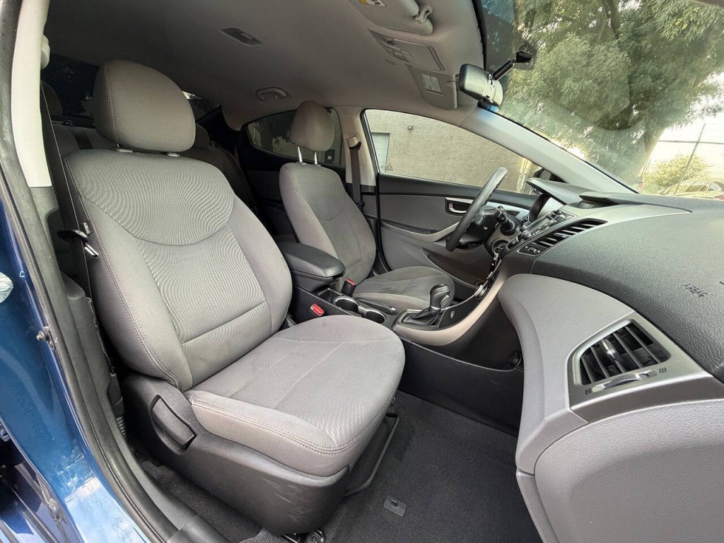 2015 Hyundai Elantra Image 12
