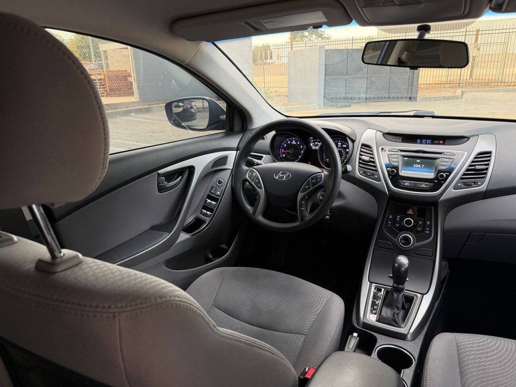 2015 Hyundai Elantra Image 15
