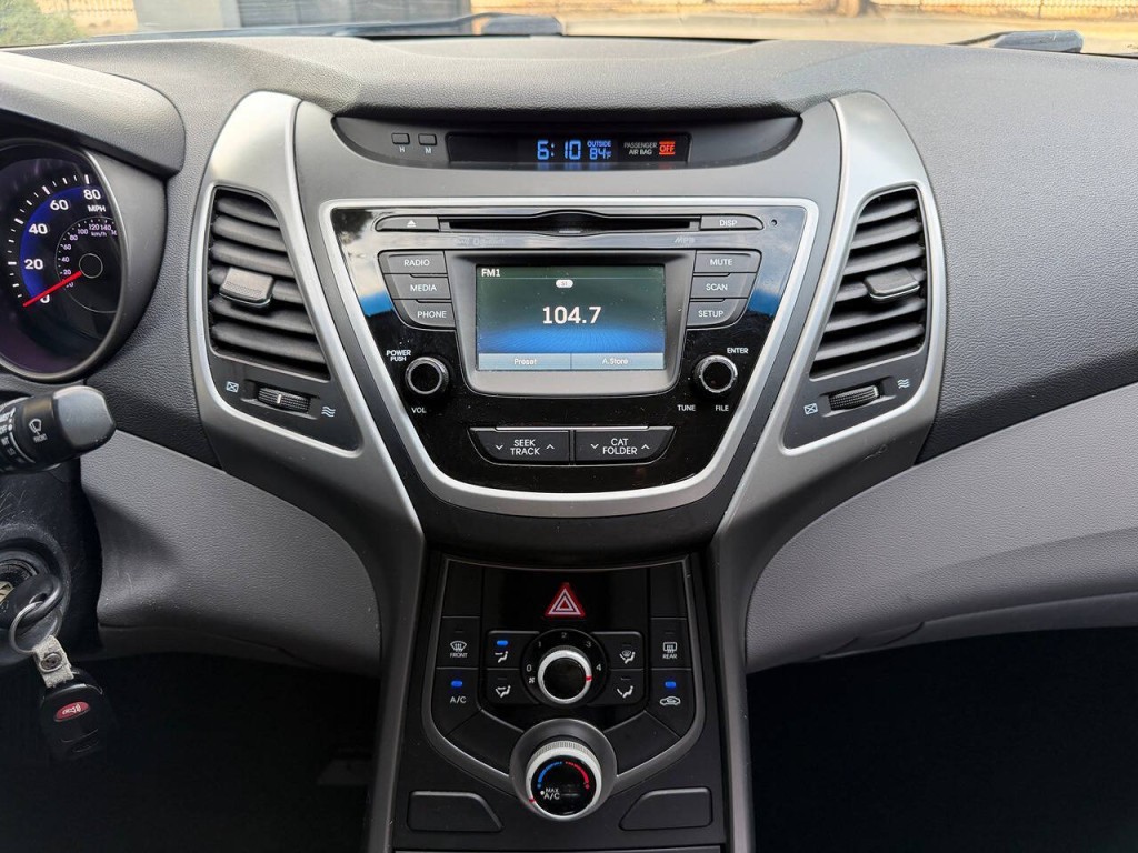 2015 Hyundai Elantra Image 20